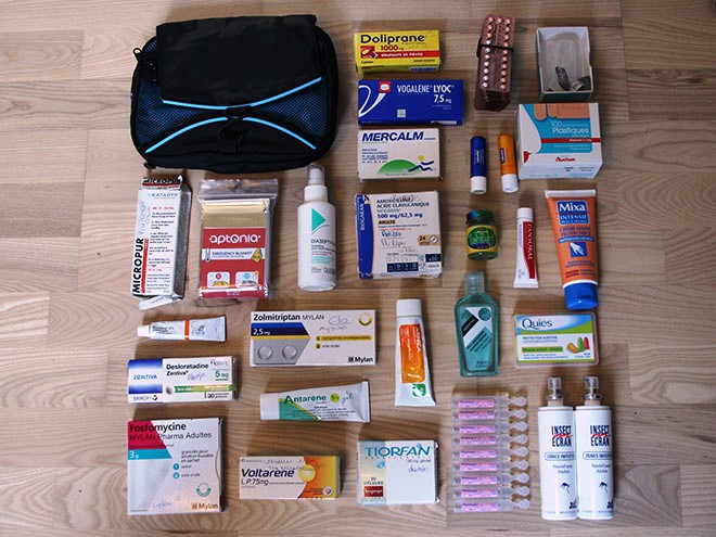 Les éléments indispensables d'une trousse à pharmacie de voyage